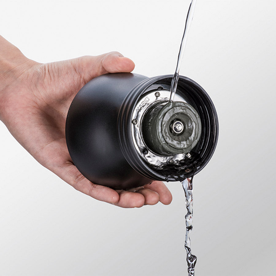 Molino de café manual Hario Skerton Bloom con muelas de cerámica y manivela de acero inoxidable, resistente y uniforme.