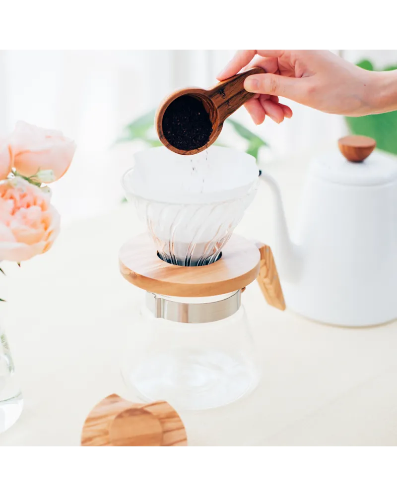 Cafetera V60 Dripper de vidrio con base de madera para café filtrado, capacidad para 4 tazas, diseño elegante y funcional.